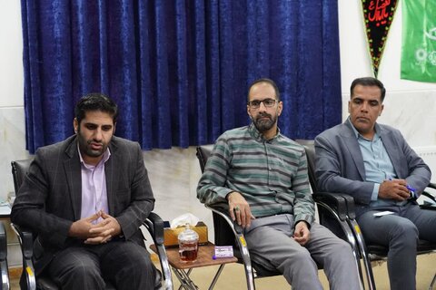 تصاویر دیدار اعضای ستاد اجرایی چهارمین جشنواره قرآنی ، فرهنگی ، هنری و ادبی نماز جمعه لرستان با نماینده ولی‌فقیه در استان