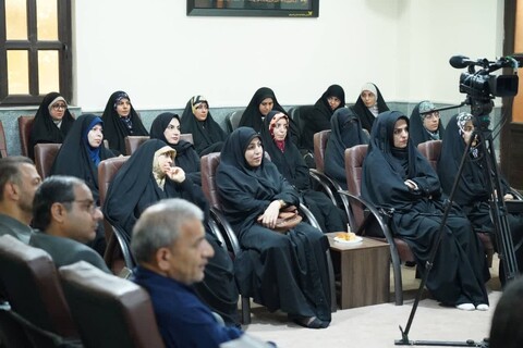 تصاویر/ دیدار جمعی از هنرمندان بوشهر با امام جمعه