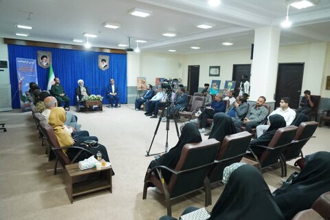 تصاویر/ دیدار جمعی از هنرمندان بوشهر با امام جمعه