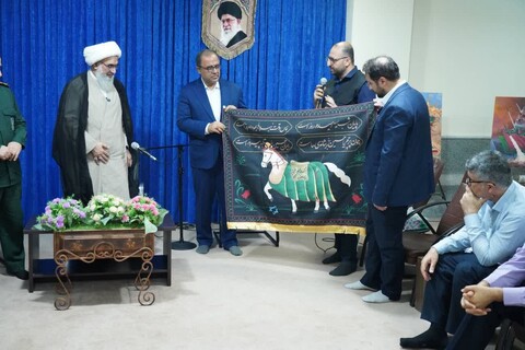 تصاویر/ دیدار جمعی از هنرمندان بوشهر با امام جمعه