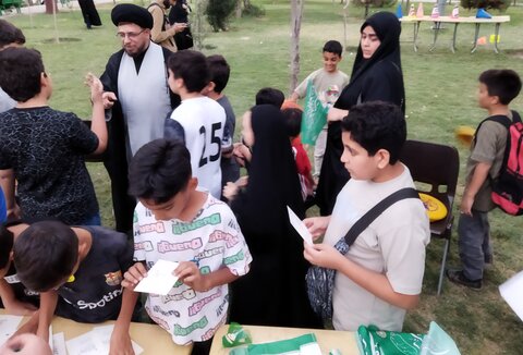 تصاویر/ اجرای طرح «اربعین حدیث» در شب شهادت امام عسکری(ع) توسط مدرسه امام صادق(ع)