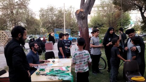 تصاویر/ اجرای طرح «اربعین حدیث» در شب شهادت امام عسکری(ع) توسط مدرسه امام صادق(ع)