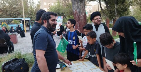 تصاویر/ اجرای طرح «اربعین حدیث» در شب شهادت امام عسکری(ع) توسط مدرسه امام صادق(ع)