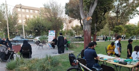 تصاویر/ اجرای طرح «اربعین حدیث» در شب شهادت امام عسکری(ع) توسط مدرسه امام صادق(ع)