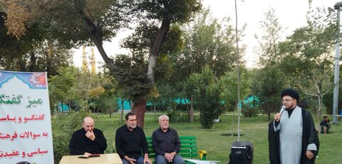 تصاویر/ اجرای طرح «اربعین حدیث» در شب شهادت امام عسکری(ع) توسط مدرسه امام صادق(ع)