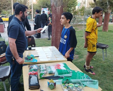 تصاویر/ اجرای طرح «اربعین حدیث» در شب شهادت امام عسکری(ع) توسط مدرسه امام صادق(ع)