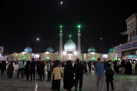 تصاویر/ حال و هوای مسجد مقدس جمکران در شب شهادت امام حسن عسکری(ع)