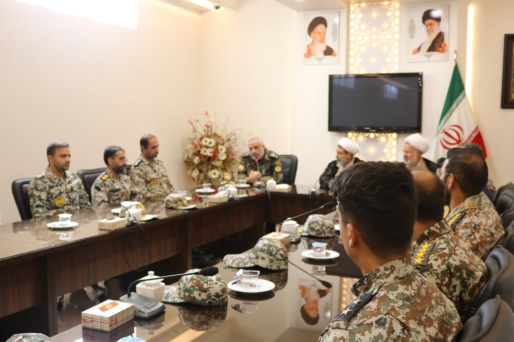 دیدار با فرماندهان ارتش و پدافند هوایی با نماینده ولی فقیه در کرمان