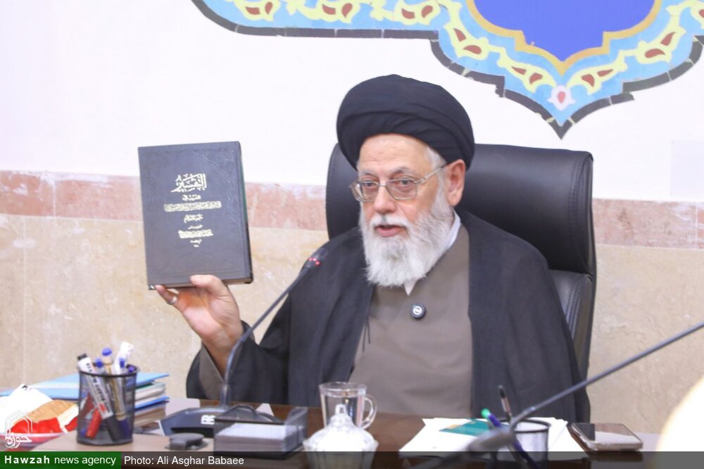 روحانیون در حرکت حلقات صالحین، باید مومنانه و مجاهدانه ورود کنند