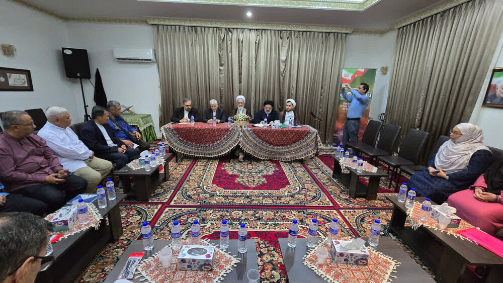 İran İslam Respublikasının məntiqi məzhəblərə hörmətlə yanaşmaq və İslam ümmətinə diqqət yetirmək olubdur