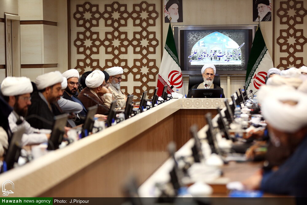 حوزه علمیه قلب رویارویی تمدنی با حرکتهای استکباری دنیاست / نمیتوان با نگاه ۵۰ سال پیش به آموزش نگاه کرد