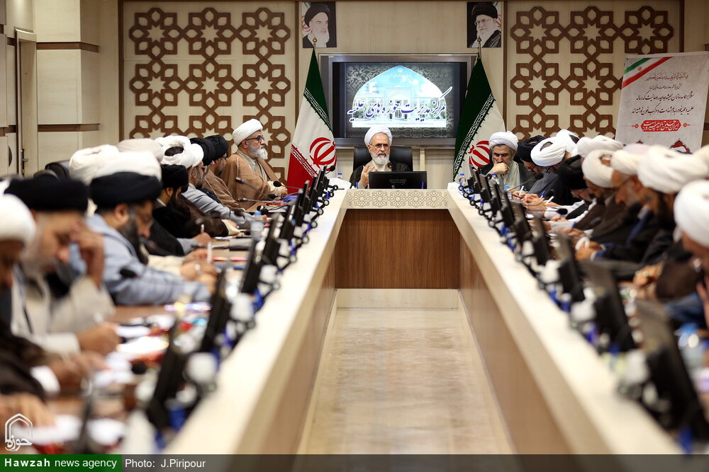 हर हौज़े को कम से कम अपने शहर और प्रांत की शैक्षिक और तबलीग़ी ज़रूरतों को पूरा करने में तो निपुण होना ही चाहिए