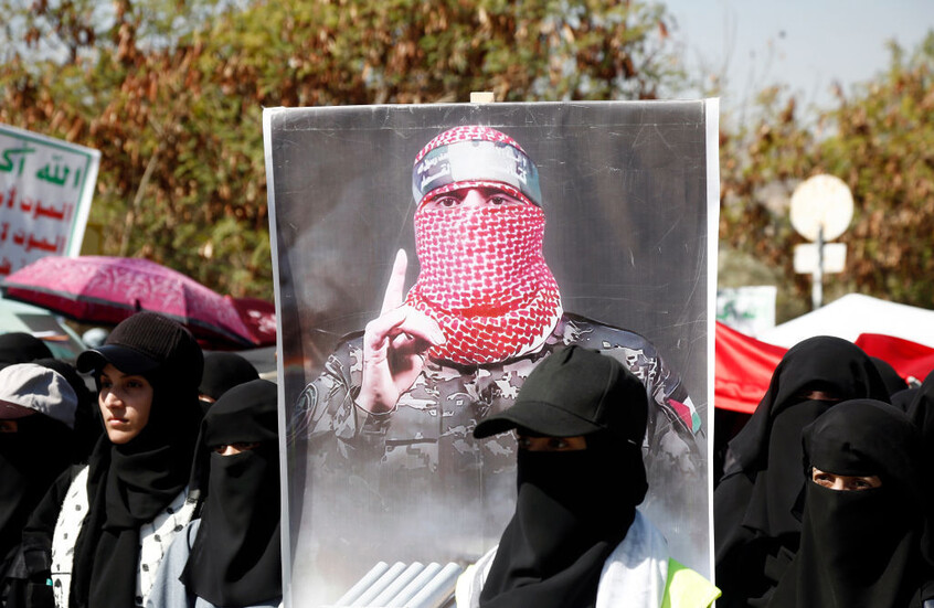 "اختارنا الله".. رسالة مؤثرة من شقيق أبي عبيدة بعد تأكيد اغتياله (فيديو)