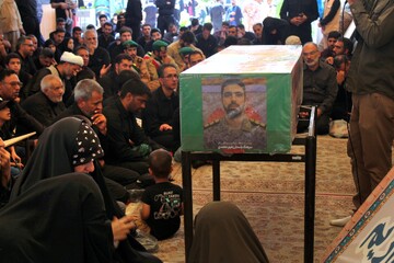 تصاویر/ وداع مردم کرمان با شهید پاسدار رحیم محمدی