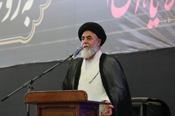 راه سیدالشهدا(ع) با پرچمداری ولی‌فقیه ادامه دارد