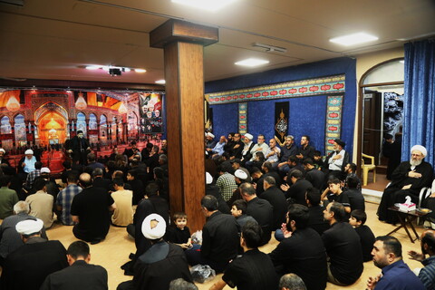 تصاویر / مراسم عزاداری شب شهادت امام حسن عسکری (ع) در بیت آیت الله فقیهی