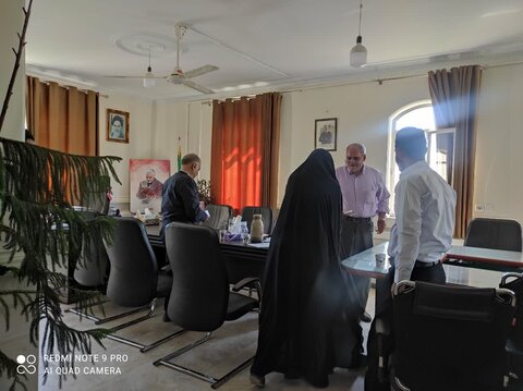 تصاویر/تجلیل از مدیران و کارمندان دولت توسط کادر مدرسه علمیه صدیقه طاهره غرق آباد