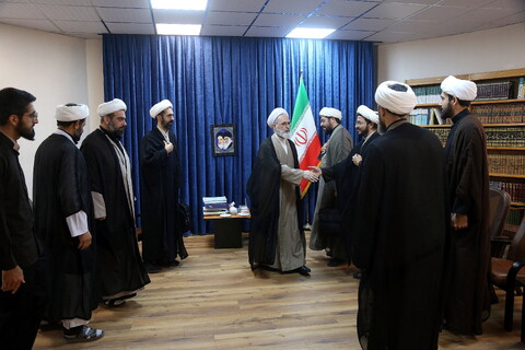 تصاویر/ دیدار اعضای خانه طلاب جوان با آیت الله اعرافی