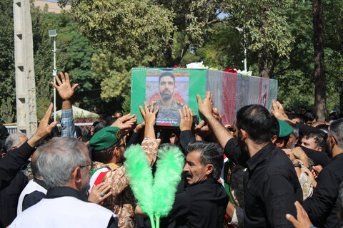 وداع مردم کرمان با شهید پاسدار رحیم محمدی