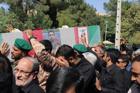 وداع مردم کرمان با شهید پاسدار رحیم محمدی