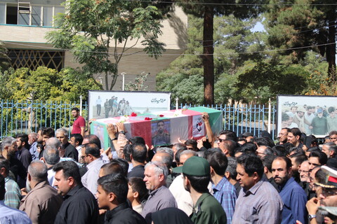 وداع مردم کرمان با شهید پاسدار رحیم محمدی