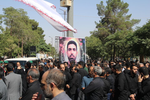 وداع مردم کرمان با شهید پاسدار رحیم محمدی