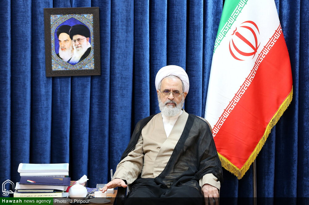 قرائت رهبر معظم انقلاب از امام(ره)، حجت و ملاک است / تولید علم باید در متن حوزه اتفاق بیفتد، نه صرفاً در پژوهشگاهها