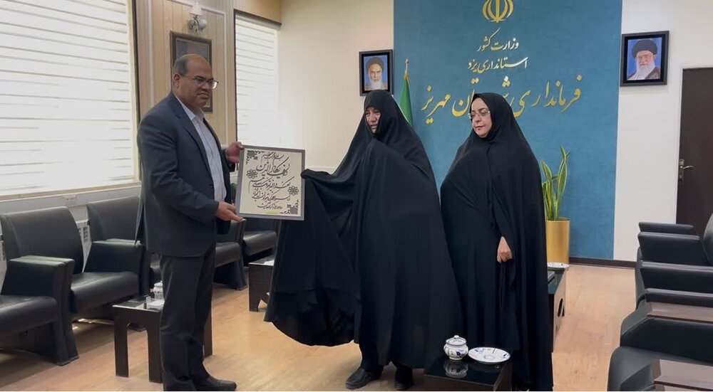 تقدیر مدرسه علمیه الزهرا(س) مهریز از فرماندار