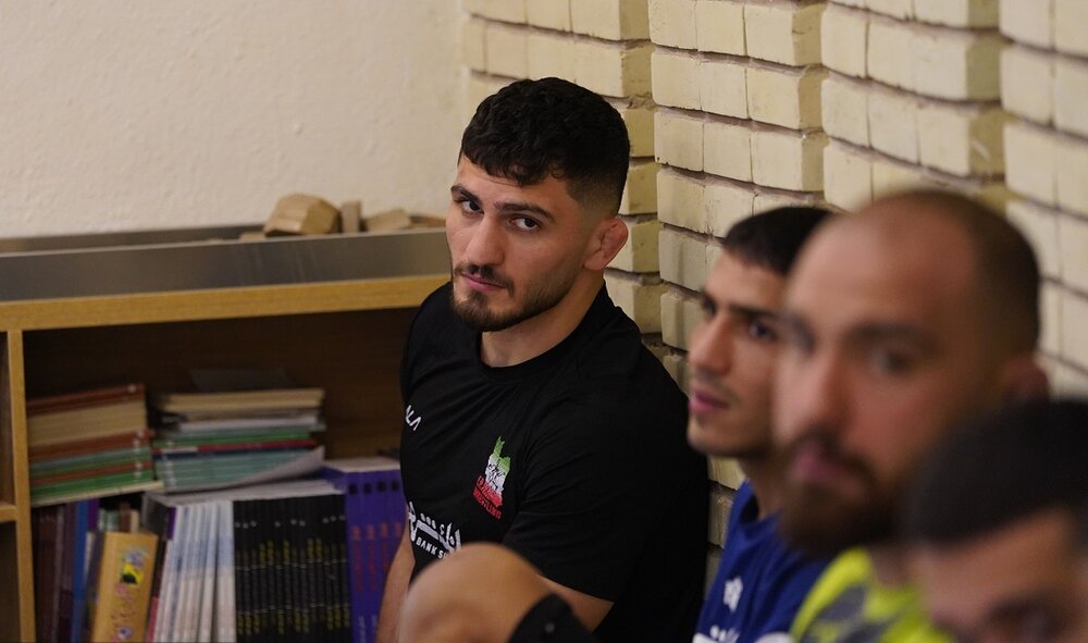 اخلاق نیکو و احترام به والدین رمز موفقیت است