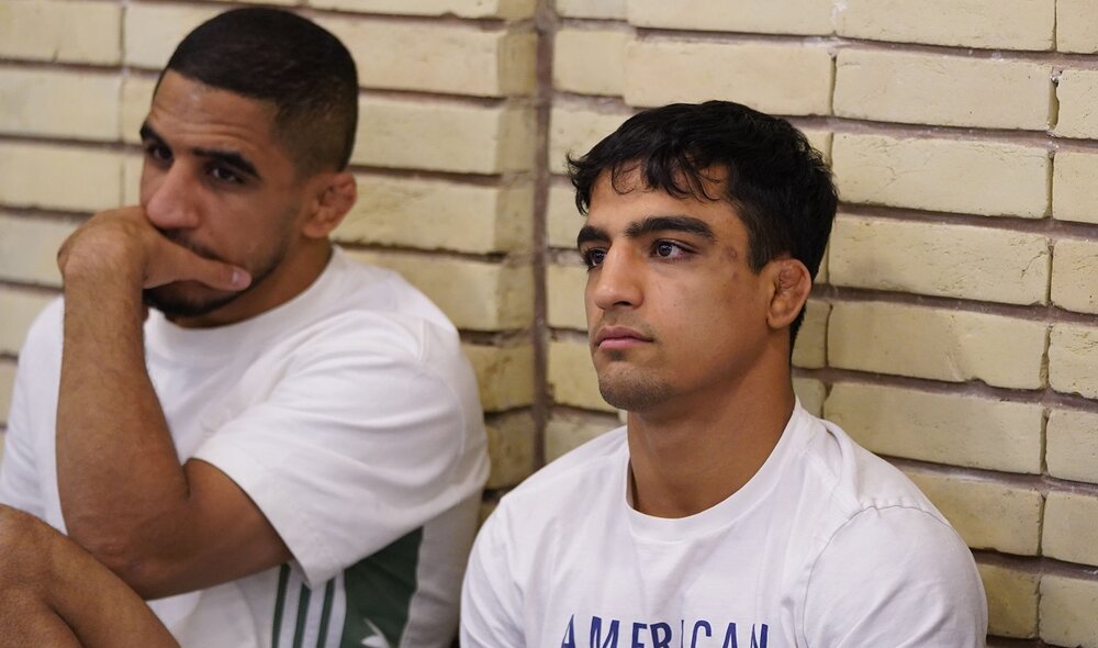 اخلاق نیکو و احترام به والدین رمز موفقیت است