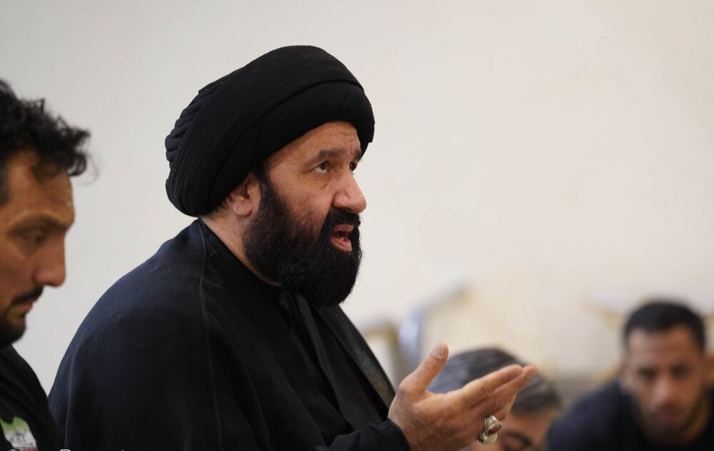 اخلاق نیکو و احترام به والدین رمز موفقیت است