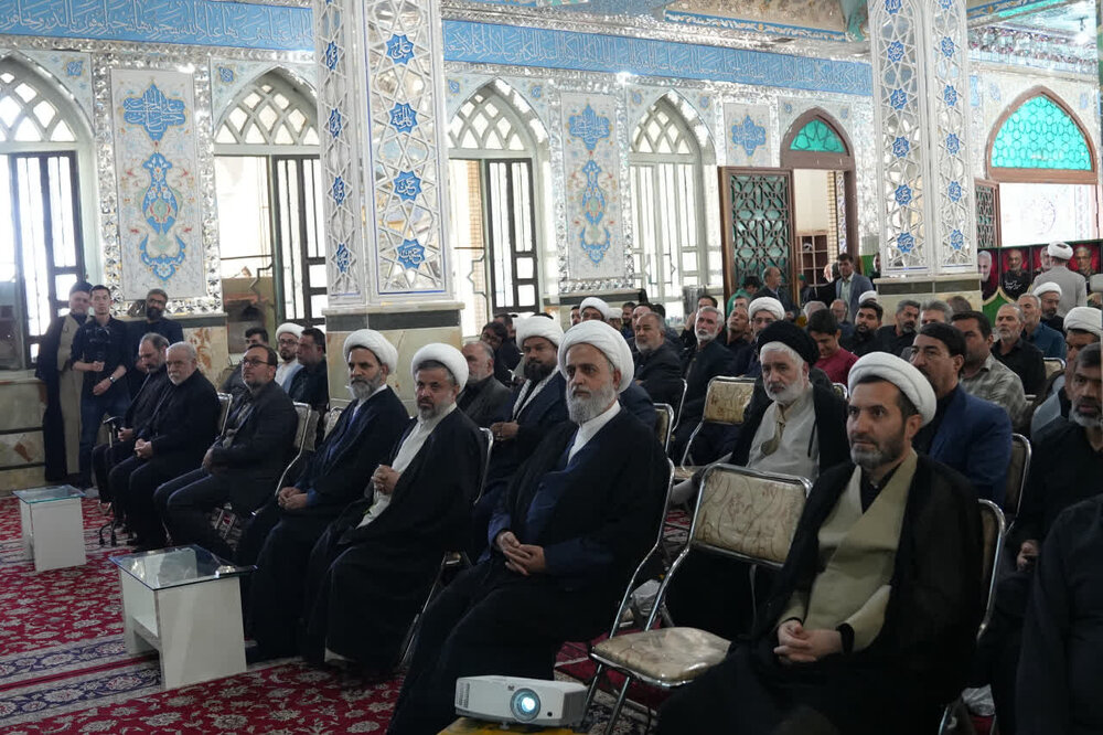 مراسم شکرانه خدمت خادمان حسینی و رضوی در بقعه خواجه مراد