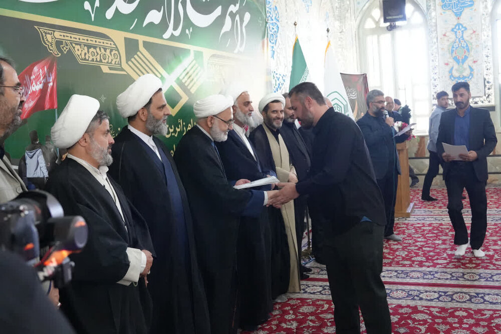 مراسم شکرانه خدمت خادمان حسینی و رضوی در بقعه خواجه مراد