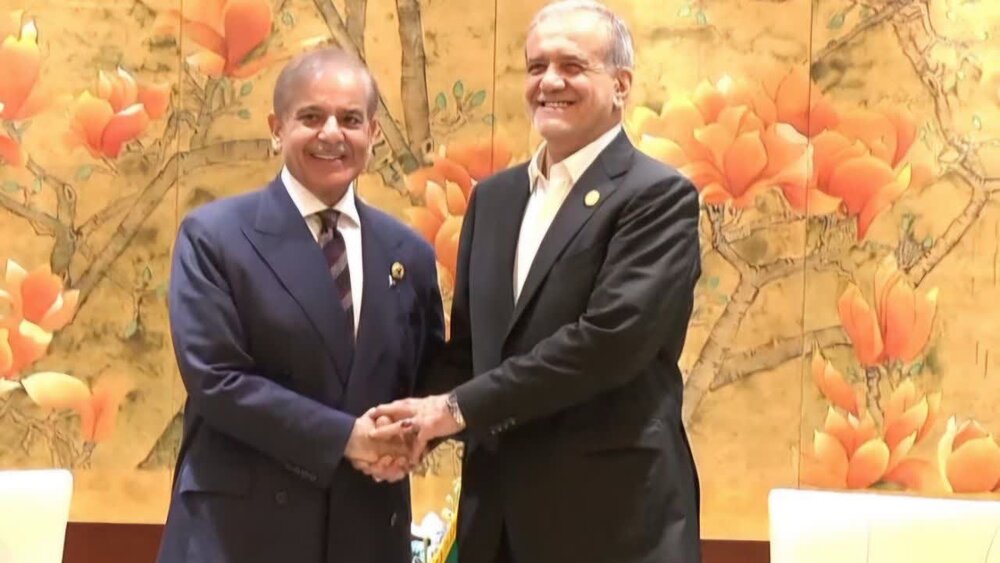 دیدار نخست‌وزیر پاکستان با رئیس‌جمهور ایران در جریان سفر به چین