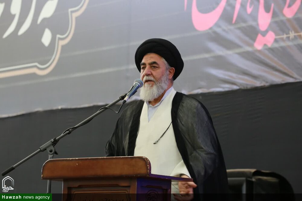 راه سیدالشهدا(ع) با پرچمداری ولی‌فقیه ادامه دارد