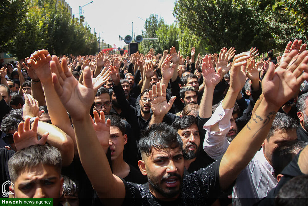 حضور دسته‌های عزاداری شهادت امام عسکری(ع) در حرم کریمه اهل‌بیت(س)