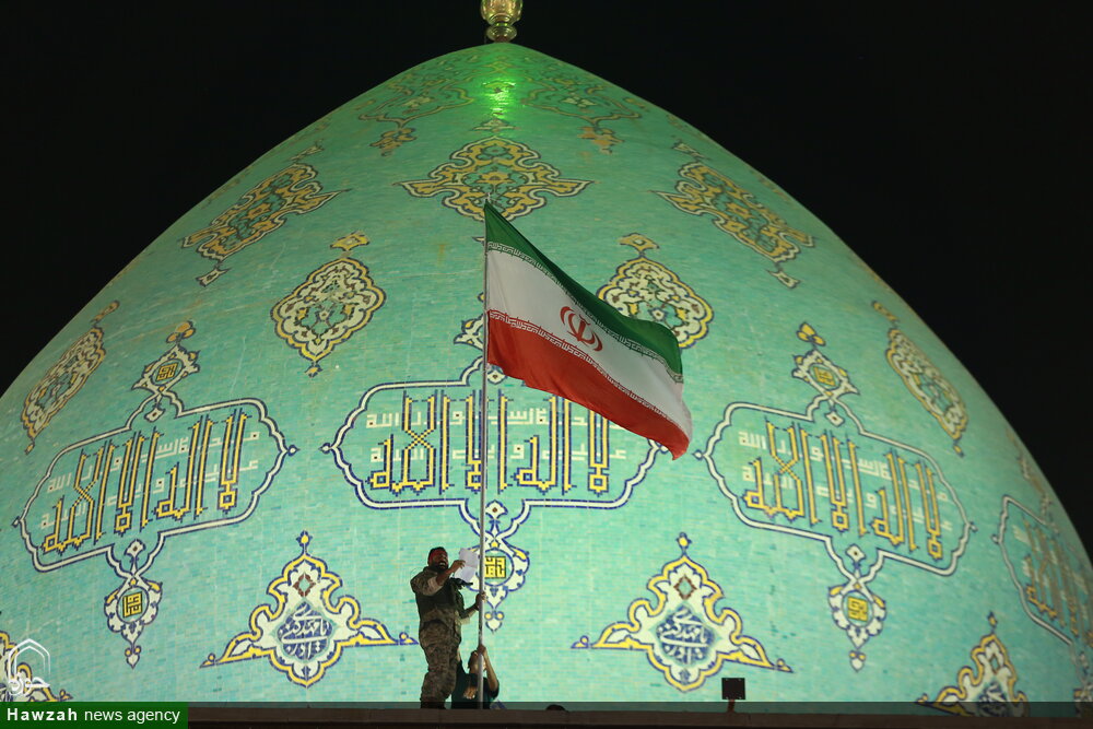 برافراشته شدن پرچم ملی در مهمترین مرکز موعود گرایی و مقدس ترین مسجد ایران