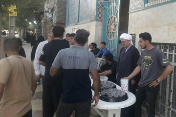 برپایی ایستگاه صلواتی به مناسبت آغاز امامت حضرت مهدی(عج) در هرسین