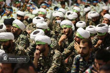 «عهد سربازی نیروهای مسلح» در حرم بانوی کرامت + عکس