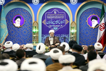 برخی جریان‎های داخل کشور تلاش می‌کنند یاد شهدا را از بین ببرند