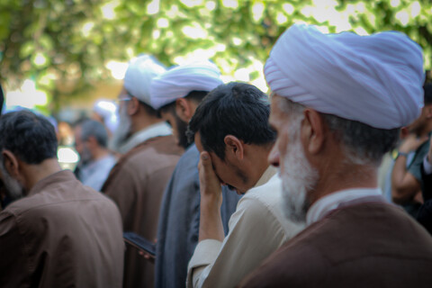 تصاویر/مراسم تشییع پیکر مرحوم حجت الاسلام و المسلمین شیخ محمد سلیمیان در مدرسه آیت الله آخوند همدانی