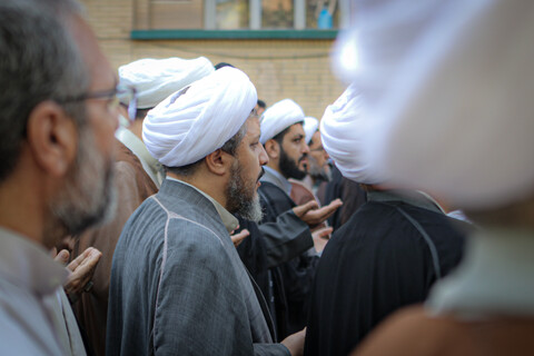 تصاویر/مراسم تشییع پیکر مرحوم حجت الاسلام و المسلمین شیخ محمد سلیمیان در مدرسه آیت الله آخوند همدانی