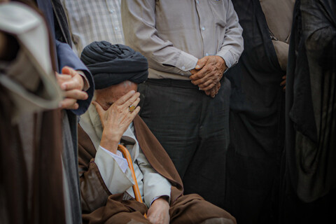 تصاویر/مراسم تشییع پیکر مرحوم حجت الاسلام و المسلمین شیخ محمد سلیمیان در مدرسه آیت الله آخوند همدانی