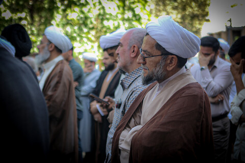 تصاویر/مراسم تشییع پیکر مرحوم حجت الاسلام و المسلمین شیخ محمد سلیمیان در مدرسه آیت الله آخوند همدانی