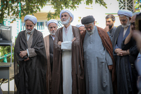 تصاویر/مراسم تشییع پیکر مرحوم حجت الاسلام و المسلمین شیخ محمد سلیمیان در مدرسه آیت الله آخوند همدانی