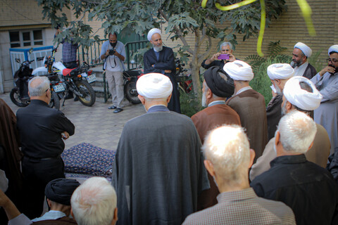 تصاویر/مراسم تشییع پیکر مرحوم حجت الاسلام و المسلمین شیخ محمد سلیمیان در مدرسه آیت الله آخوند همدانی