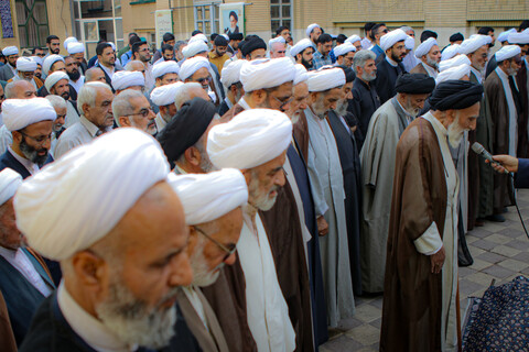 تصاویر/مراسم تشییع پیکر مرحوم حجت الاسلام و المسلمین شیخ محمد سلیمیان در مدرسه آیت الله آخوند همدانی