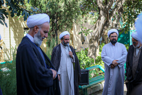 تصاویر/مراسم تشییع پیکر مرحوم حجت الاسلام و المسلمین شیخ محمد سلیمیان در مدرسه آیت الله آخوند همدانی