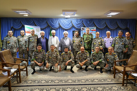 تصاویر |دیدار جمعی از فرماندهان ارتش جمهوری اسلامی ایران مستقر در استان با نماینده ولی فقیه درآذربایجان شرقی