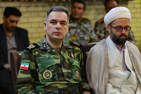 تصاویر |دیدار جمعی از فرماندهان ارتش جمهوری اسلامی ایران مستقر در استان با نماینده ولی فقیه درآذربایجان شرقی